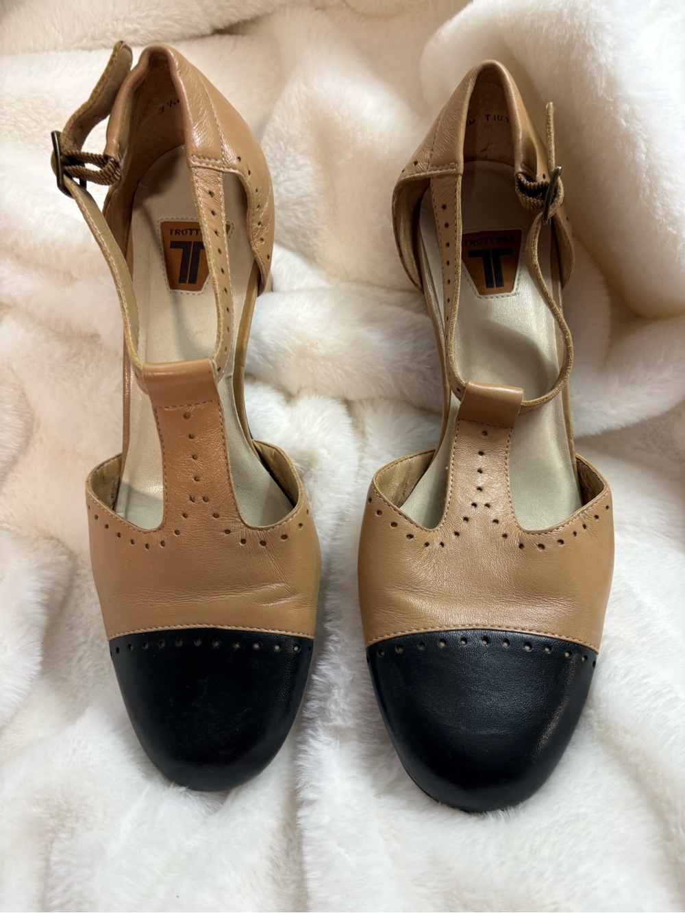 VINTAGE! TROTTERS Two-Tone Tan and Black T-Strap Women's Heels, Leather, Cap-Toe